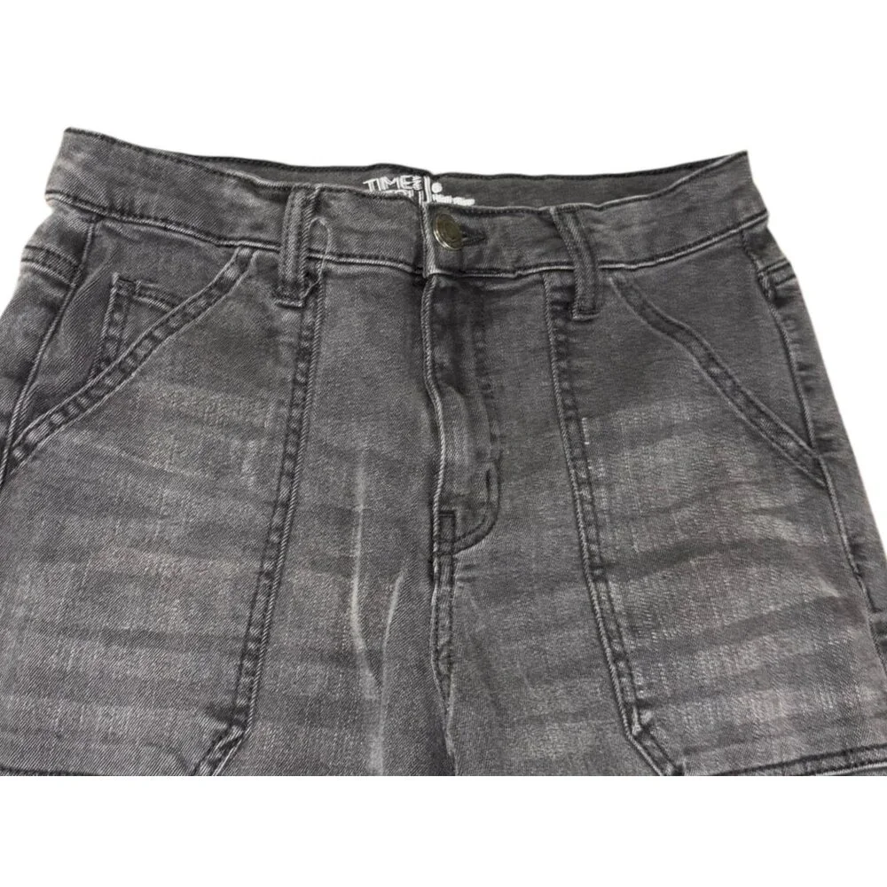 Time and Tru Size 6 High Rise Wide Leg Black Wash Cropped Jeans - Picture 4 of 6